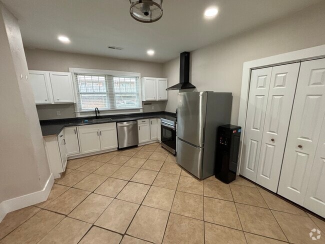 Building Photo - 402 W Mobile St Rental