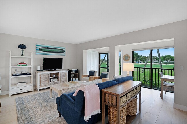 Photo - 269 NE Edgewater Dr