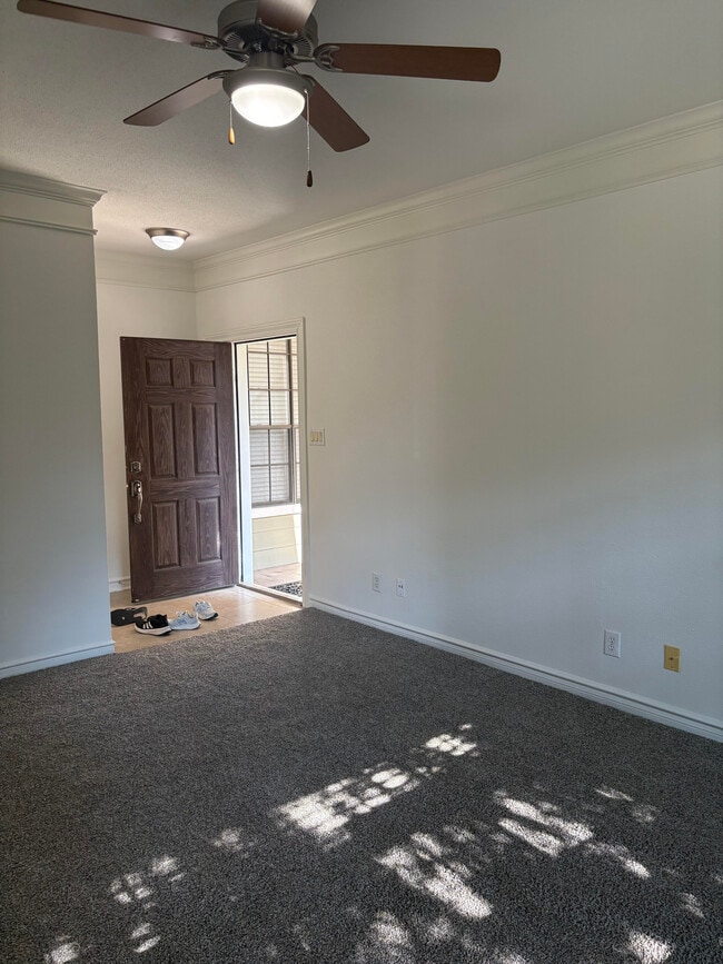 Entrance - 2700 Revere St Unit 112