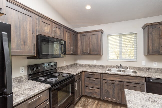 1BR, 1BA - 818SF - Kitchen
