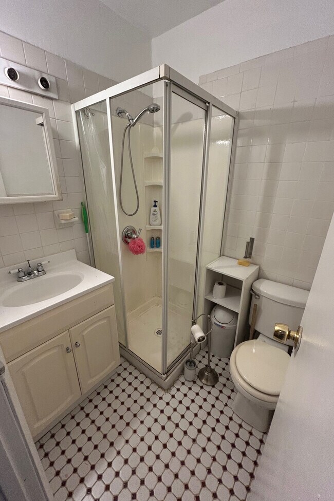 Photo - 276 W 71st St