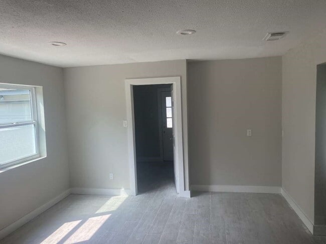 Building Photo - 529 Brandon Rd