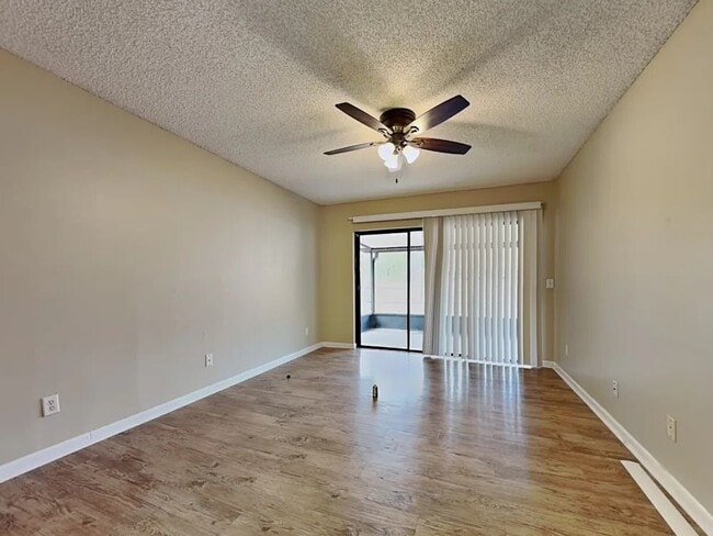 Photo - 1317 N Myrtlewood St