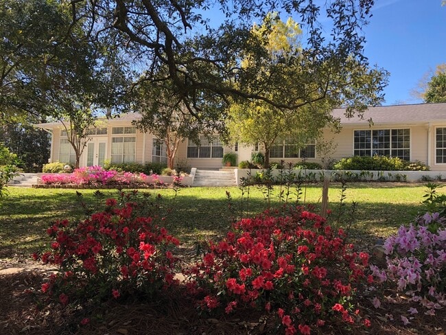 Building Photo - Spacious 4-Bedroom Home in the Desirable Gulf Hills Golf Course Community!