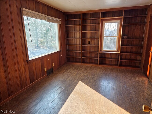 Photo - 3976 Faircrest St SW