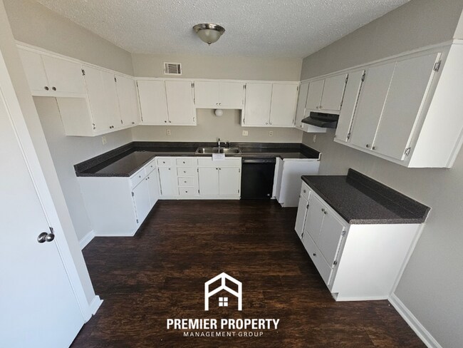 Photo - Spacious 4BR/3BA Memphis Home w/ Vaulted Ceilings, Hardwood Floors & 2-Car Garage