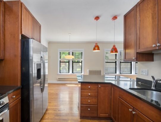 Photo - 740 W Addison St