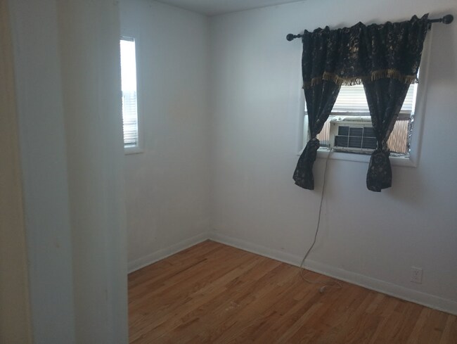 Photo - 985 N Oakland St