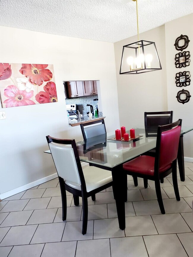 Photo - 120 Royal Pk Dr Unit B4