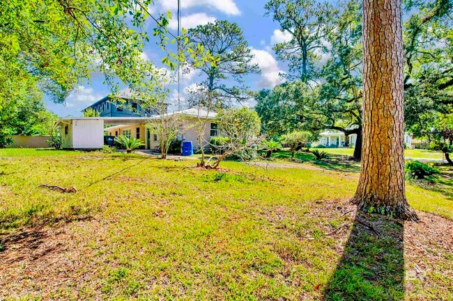 Photo - 703 Belrose Ave
