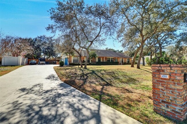 Building Photo - 4318 Woodtree Ln