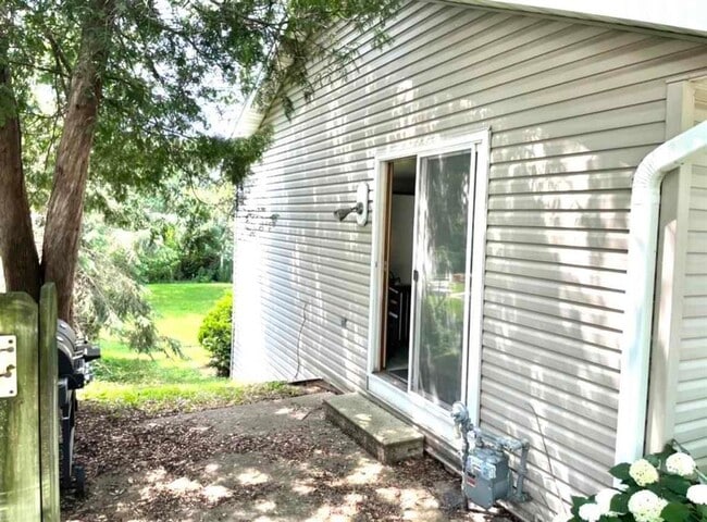 Photo - 2 Bed 1.5 Bath Townhome with 2 stall garage.