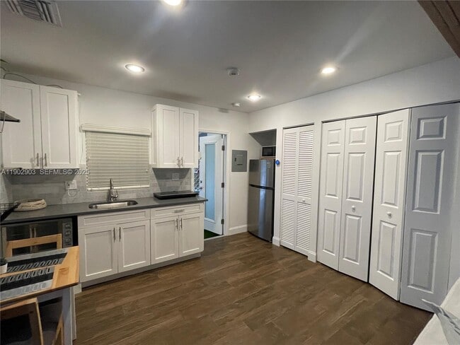 Photo - 1313 NE 3rd St Unidad Studio