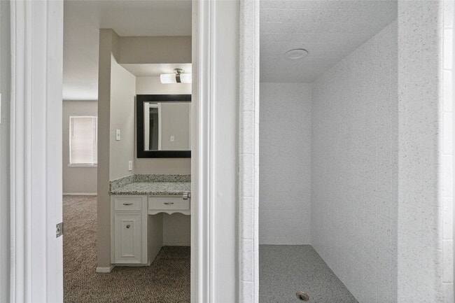 Building Photo - 643 Ames St