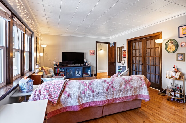 Photo - Oxford Apartments