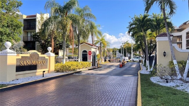 Building Photo - 8850 Fontainebleau Blvd Unit 401