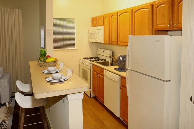 1 bedroom 595 sq ft