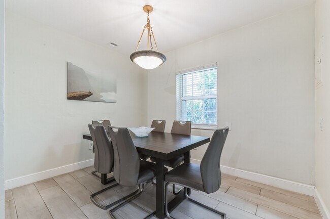 Photo - 1601 Adams St