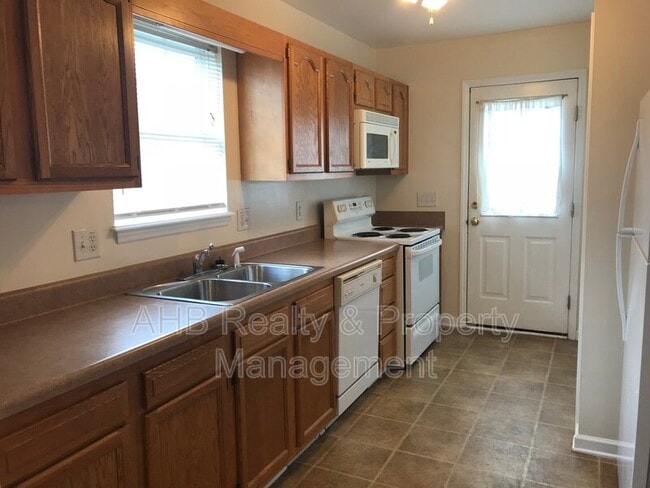 Photo - 200 Manning Way