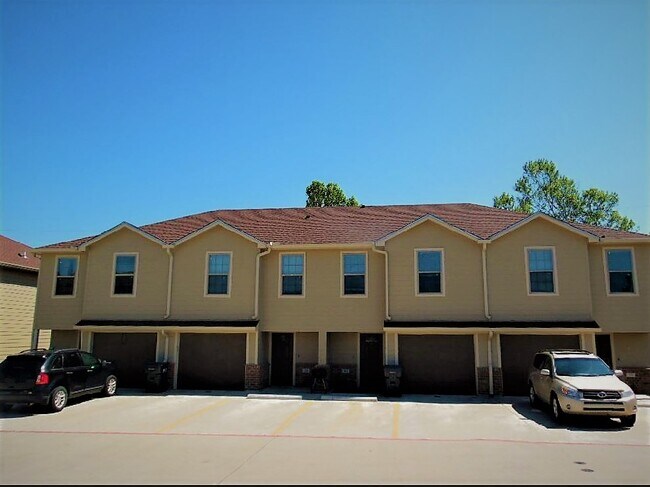 Photo - 10001 Panther Way Townhome