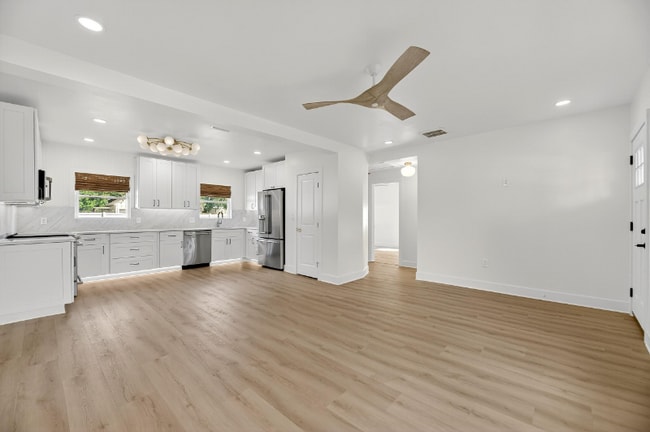 Photo - 4751 Burlington Ave N