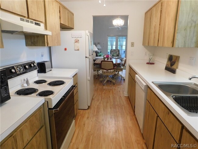 Photo - 741 E Hartford St