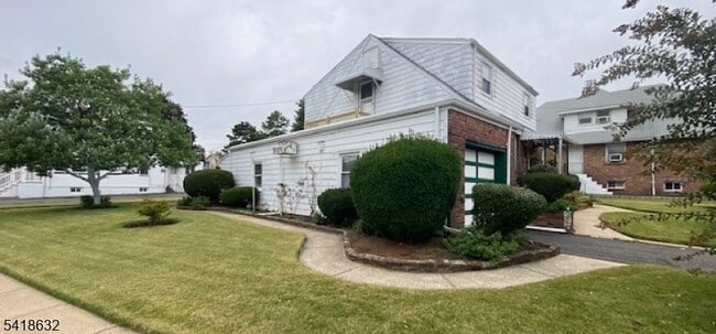 Photo - 1968 Vauxhall Rd