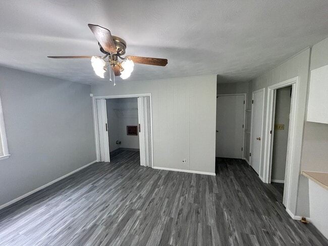 Photo - Beautiful 3 bedroom 1.5 bath waiting for you to call home .