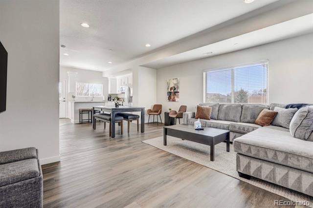 Photo - 2220 E La Salle St