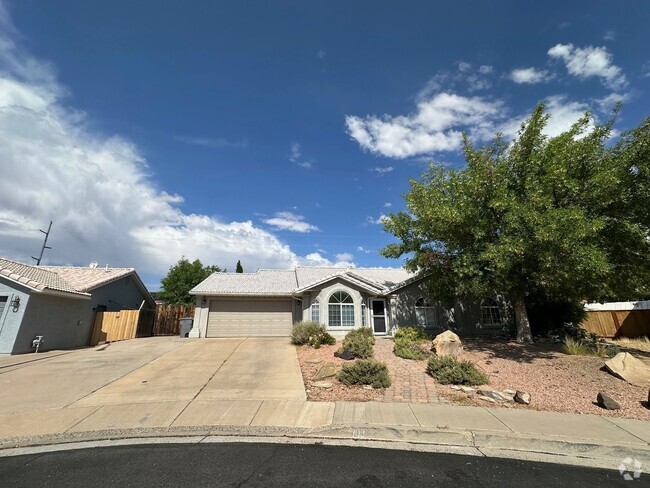 Building Photo - Spacious Home For Rent