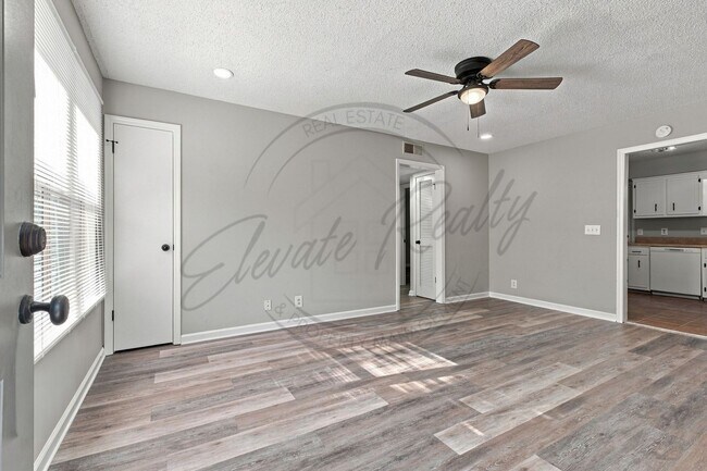 Photo - 584 Tulip Grove Rd