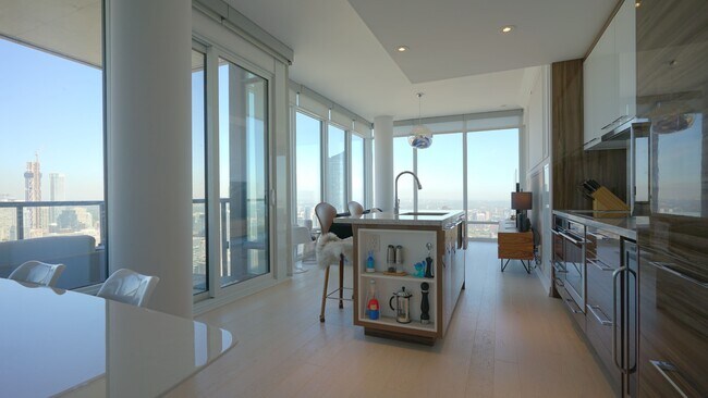 Photo - 488 University Ave