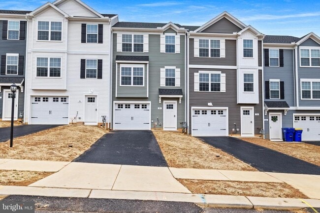 Photo - 105 H St Townhome
