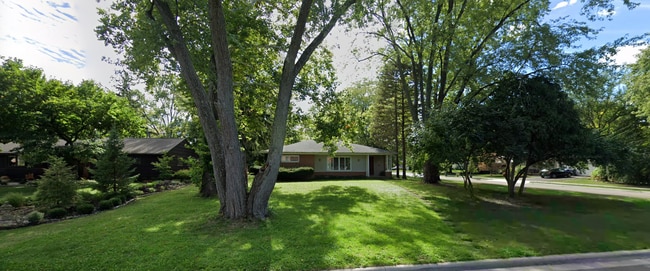 Building Photo - 2131 Springhill Dr