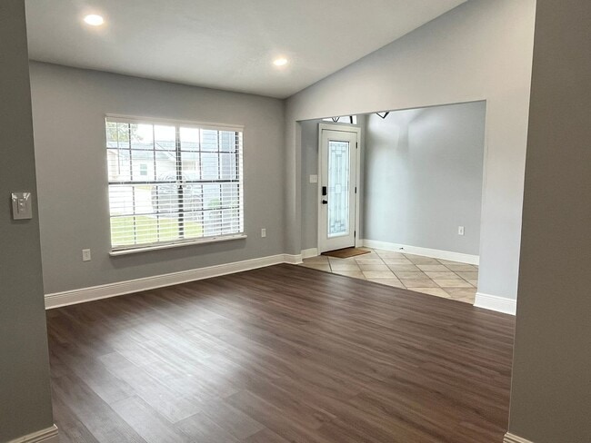 Photo - 947 Wages Way