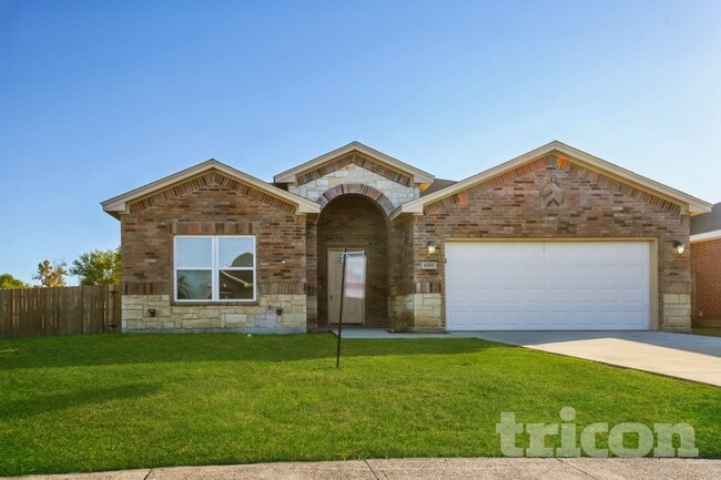 Building Photo - 1002 Woodcrest Dr