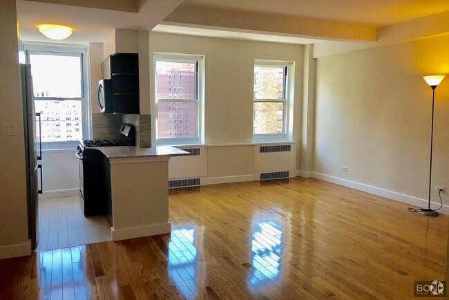 Building Photo - 20 Park Ave Unit 15B Rental