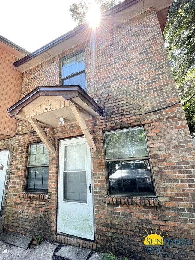 Building Photo - Great End-Unit Townhouse in Fort Walton Beach