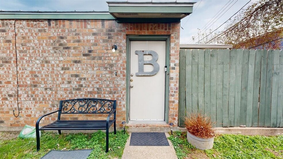 Photo - 725 Peppertree Dr Unit 9