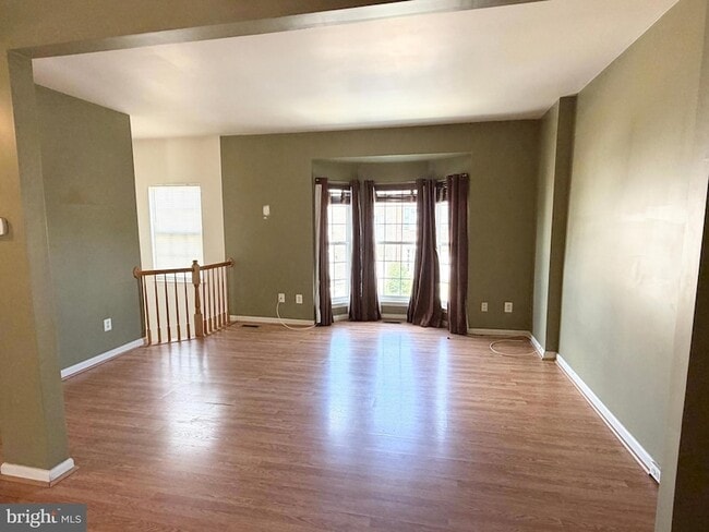 Photo - 565 Tuliptree Square NE