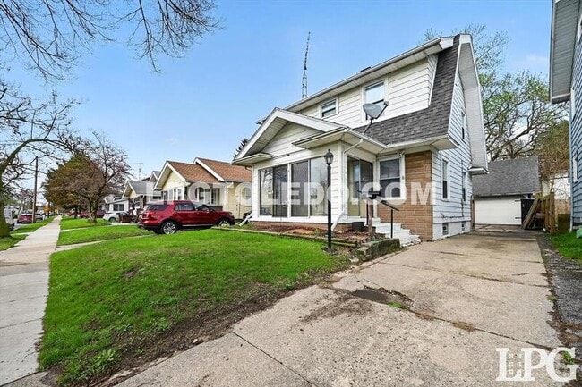 Photo - 4120 Parrakeet Ave