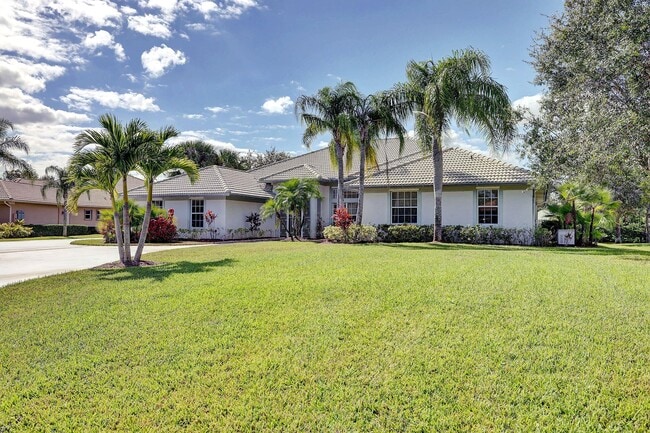 Building Photo - 8028 Plantation Lakes Dr