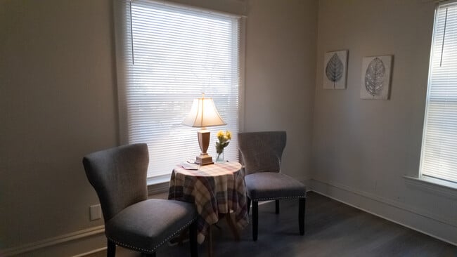 Photo - 102 S Perry St