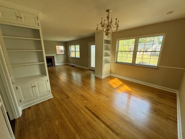Photo - 1637 Upland Rd