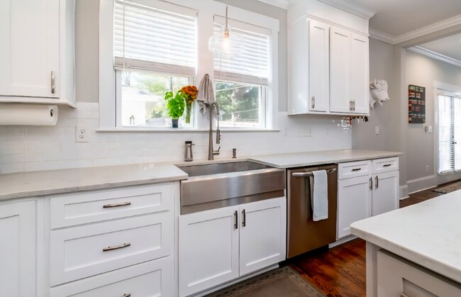 Photo - 1710 Berryhill Rd