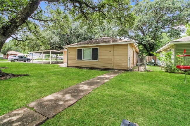 Photo - 1108 W Camp Cir