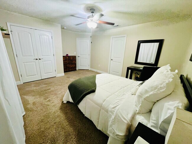 Photo - 3164 Hickory St