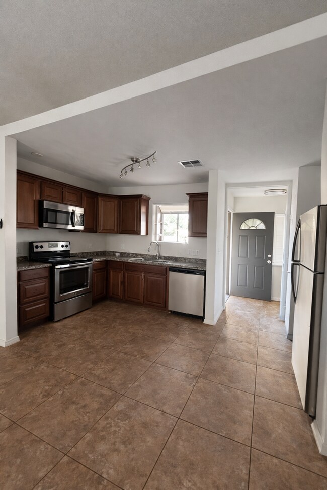 Building Photo - Beautifully remodeled 2bed/2ba Townhome - Ask about our Move-in Specials