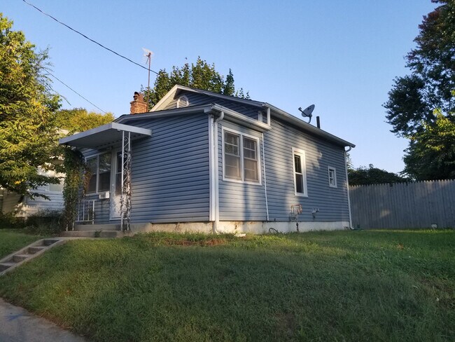 1 Bedroom Ranch with Den - 1 Bedroom Ranch with Den House