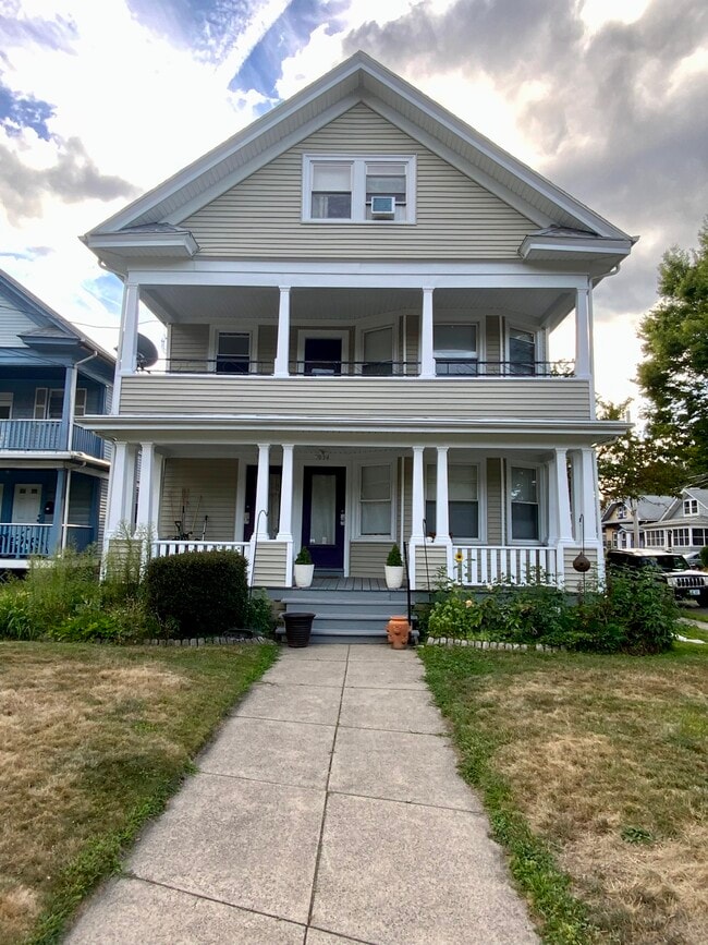 Photo - 1032 Hope St